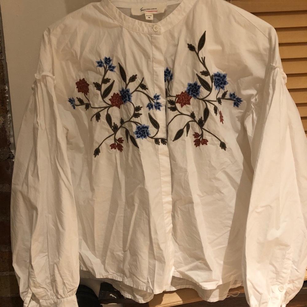 puffy sleeve button with floral design on front